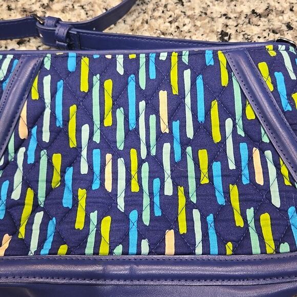 VERA BRADLEY TRIMMED TRAPEZE KATALINA SHOWERS CROSSBODY/ SHOULDER BAG. - Picture 13 of 14